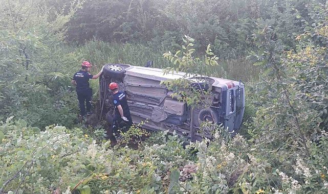 Bursa'da hafif ticari araç şarampole devrildi: 6 yaralı