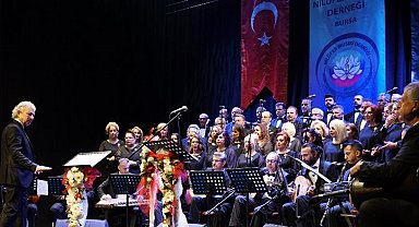 Bursa'da 'Emel Sayın şarkıları' ile mest ettiler