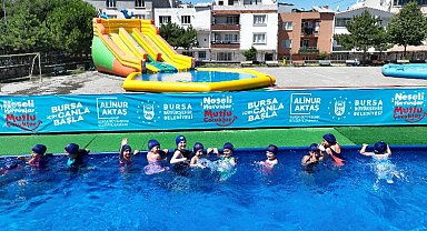 Bursa'da okul bahçeleri çocukları serinletiyor!