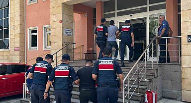 Çanakkale'de 1 milyon 700 bin TL değerinde yeraltı elektrik kablosunu çalan 2 hırsız tutuklandı