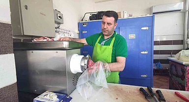 Çemişgezek'te kasapların kıyma mesaisi