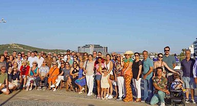 Çeşme'de 74 yıllık geleneksel bayramlaşma