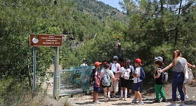 Çocuklar çakılarası matematik köyünde