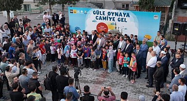 Çocuklar Konya'da 'güle oynaya camiye' gitti