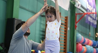 Çocuklara sporla iç içe tatil