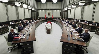 Cumhurbaşkanlığı Kabinesi, Cumhurbaşkanı Recep Tayyip Erdoğan başkanlığında toplandı. Toplantı saat 15.20'de başladı.