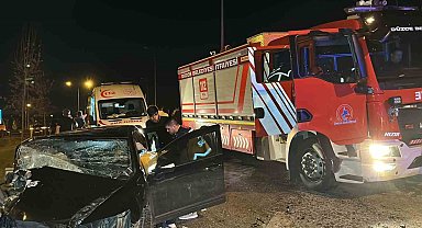 Düzce'de iki araç kafa kafaya çarpıştı: 2 ölü, 11 yaralı