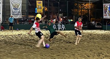 Gölcük'te Kum Futbol Turnuvası çekişmeli geçti