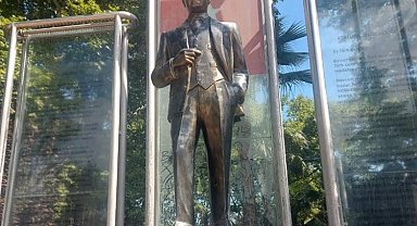 Gölcük'teki Atatürk Heykeli bakıma alınıyor