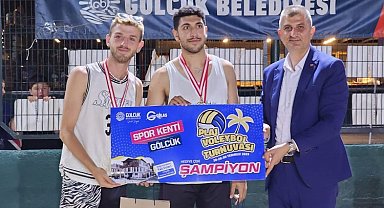 Gölcük'teki Plaj Voleybolu'nda şampiyon belli oldu