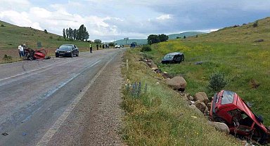 Gümüşhane'deki kazada ikiye bölünen otomobilin sürücüsü kurtarılamadı