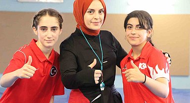 Güreşte Türkiye ikincisi ve üçüncüsü olan sporcular, müsabakalara canla başla hazırlanıyor