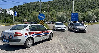 İnkumu tatilci akınına uğradı, araç girişleri kapatıldı