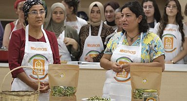 İzmir Bergama'da 'kınalı bamya' tanıtımı