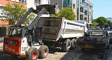 İzmir Karabağlar asfaltlamada sıcak dinlemiyor