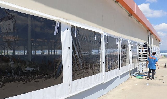 İzmit 'Ayazma Kapalı Pazar'da şeffaf brandalar yenilendi
