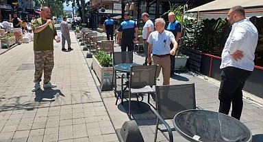 İzmit Zabıtası'ndan kaldırım işgali denetimi