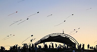 İzmit'te Uçurtma Şenliğinde çocuklar gönüllerince eğlendi
