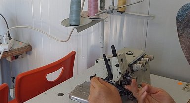 İzmit'ten depremzedeli kadınlara dikiş atölyesi