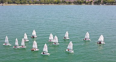 İznik Gölü'nde yelkenler 1 Temmuz için yarıştı