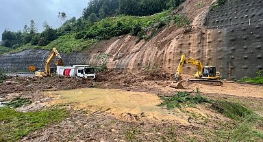 Kapanan otoyolda çalışmalar sürüyor