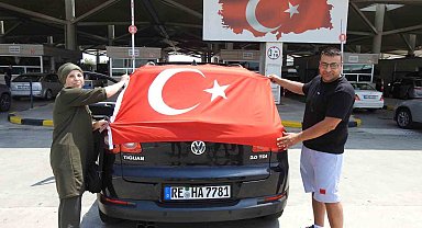 Kapıkule'de gurbetçi yoğunluğu: Tatillerini Türkiye'de geçirmek için sınır kapılarına akın ediyorlar