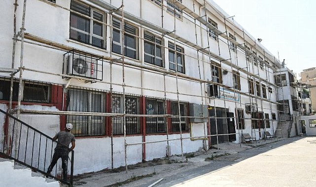 Karabağlar'da okullara 4 milyon TL'lik bakım onarım desteği