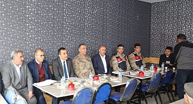 Kars Valisi Öksüz, köylülerle bir araya geldi