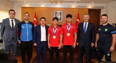 Kayseri Valisi şampiyonları ağırladı