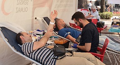 Kocaelili muhtarlardan Kızılay'a kan bağışı