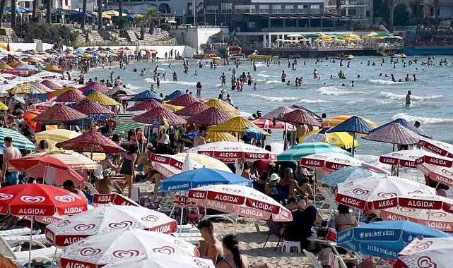 Kuşadası'na tatilci akını