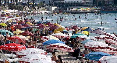 Kuşadası'na tatilci akını