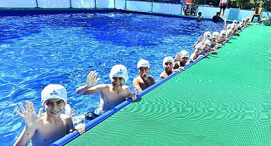 Mahalle havuzları çocukları şenlendirdi