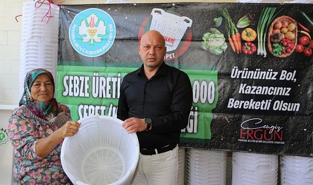 Manisa Alaşehir ve Sarıgöl'de sepetleri teslim etti