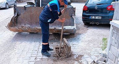Manisa Kırkağaç'ta taşkınlara karşı ızgara temizliği