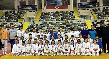 Manisalı judocular Balıkesir'de madalyaları topladı