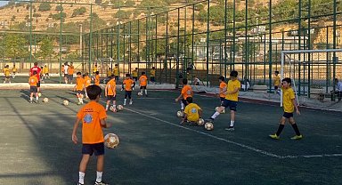 Mardin Büyükşehir geleceğin futbolcularını yetiştiriyor