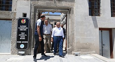 Memduh Büyükkılıç Basın Müzesi'ni gezdi