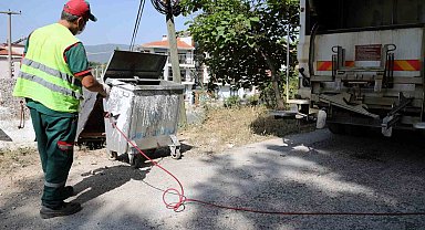 Menteşe'de çöp konteynerleri temizleniyor