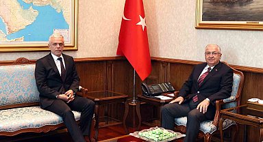 Milli Savunma Bakanı Yaşar Güler, Kuzey Kıbrıs Türk Cumhuriyeti'nin Ankara Büyükelçisi İsmet Korukoğlu'nu kabul etti.