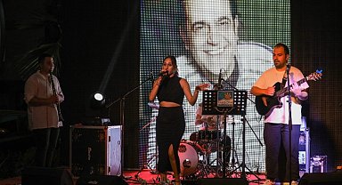 Narlıdere Yukarıköy'de 'yaz' konseri... Özkan Uğur da unutulmadı