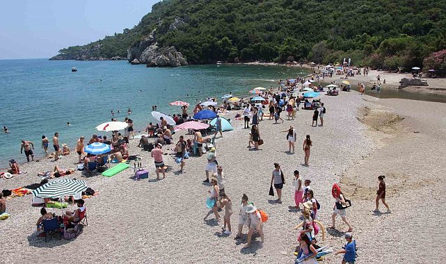 Olympos ve Adrasan'da bayram tatilinde günlük 6 kamyon çöp toplanıyor