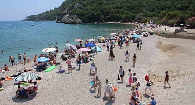 Olympos ve Adrasan'da bayram tatilinde günlük 6 kamyon çöp toplanıyor
