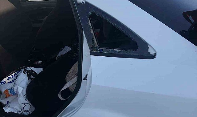 Otomobil içinde mahsur kalan çocuk itfaiye tarafından kurtarıldı