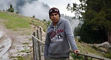 Otomobil ile hafif ticari aracın çarpıştığı kazada 1 kişi hayatını kaybetti, 4 kişi yaralandı