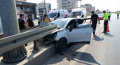 Otomobilin bariyere ok gibi saplandı: 1 ölü