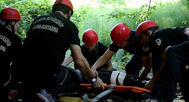 Sakarya'da afet timinden nefes kesen tatbikat