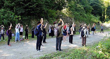 Sakaryalı gençler gezerek öğreniyor