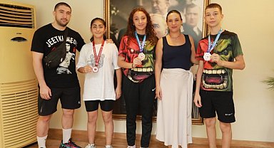 Şampiyon sporculardan Selçuk Belediyesi'ne ziyaret