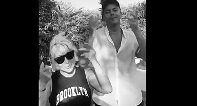 Simge'ye Yonca Evcimik'ten 'danslı' destek